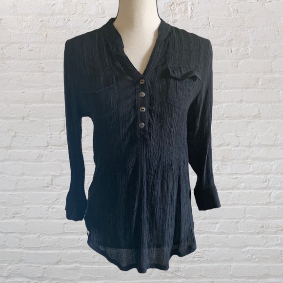 SIGNATURE STUDIO TEXTURED BLOUSE TOP W/ ADJUSTABLE SLEEVES & POCKETS - Picture 3 of 11